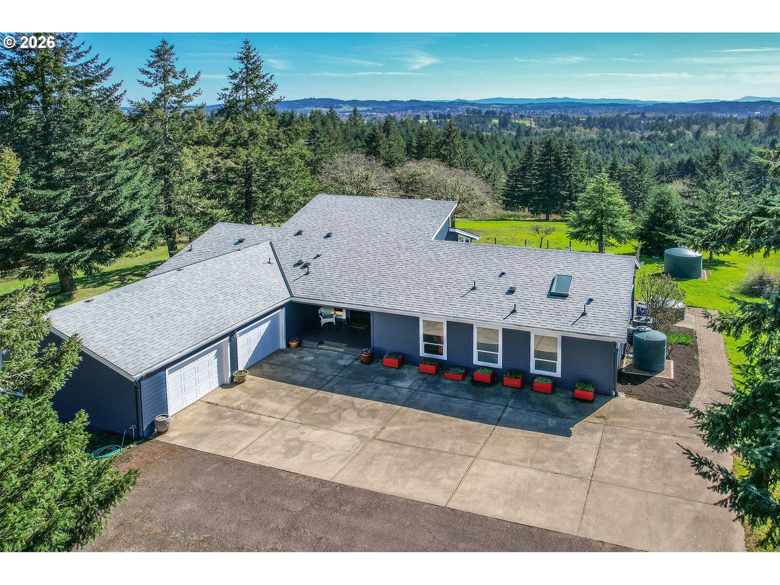 Property Photo: 14390 Orchard Knob Rd OR 97338