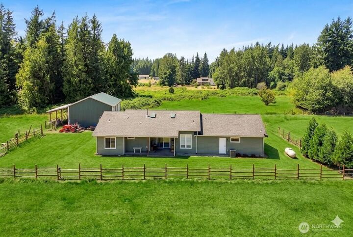 Property Photo:  1505  Falcon Lane  WA 98248 