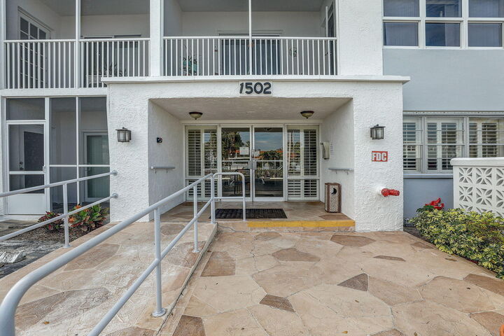 Property Photo:  1502 S Lakeside Drive #419  FL 33460 