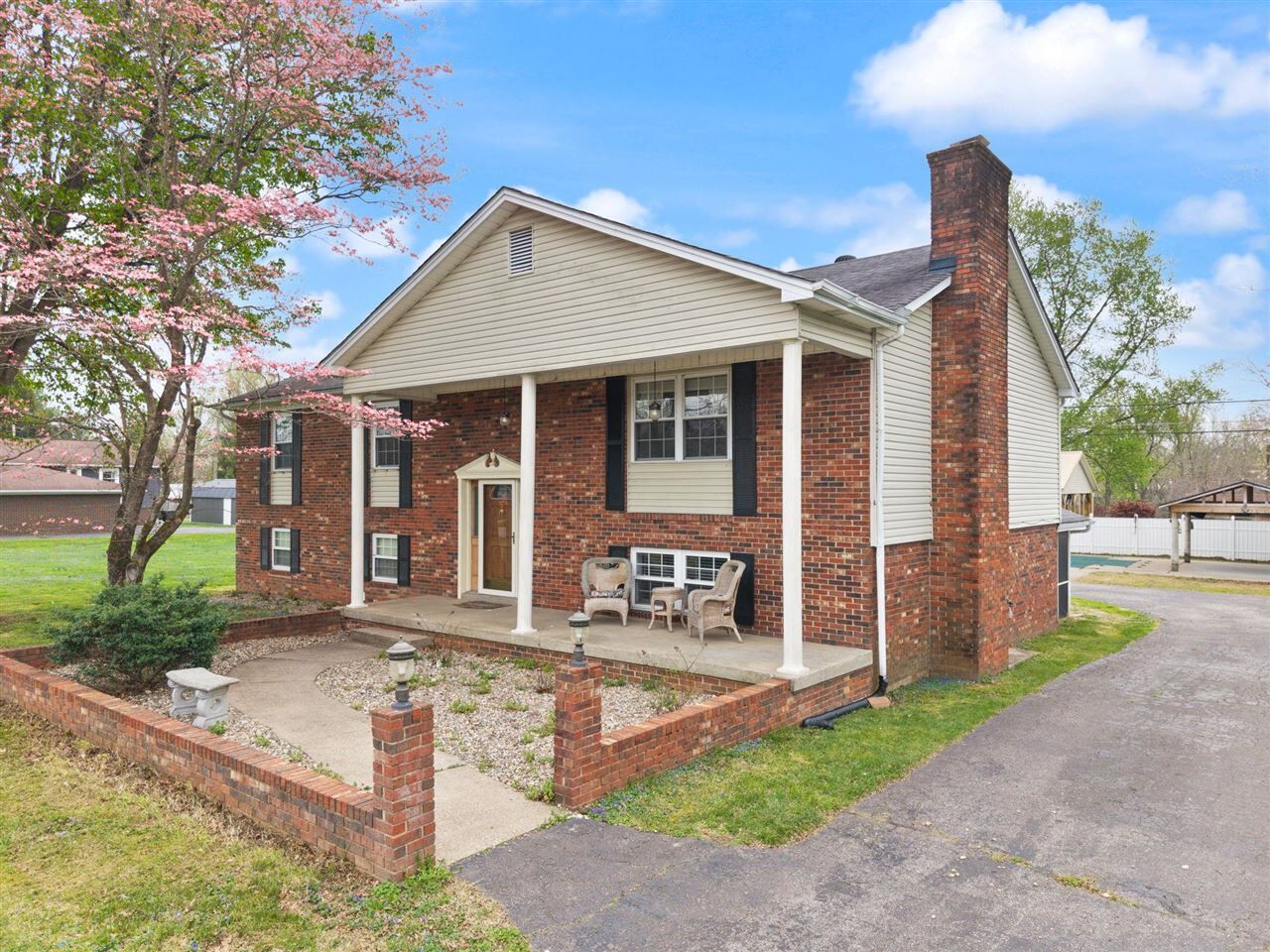 Property Photo:  1524 Elmhurst Drive  KY 41183 
