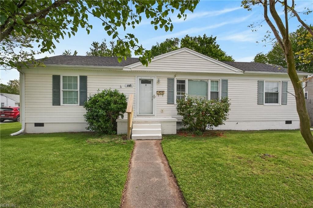 Property Photo: 801 Elmhurst Ln VA 23701