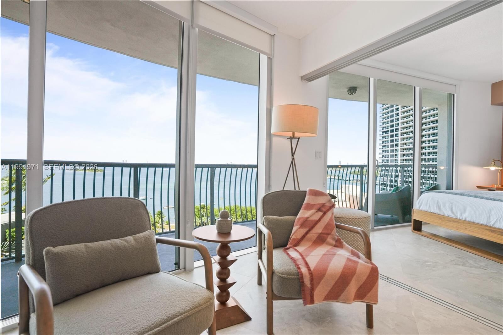 Property Photo:  1750 N Bayshore Dr 1401  FL 33132 