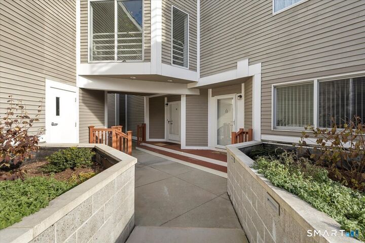 Property Photo: 13 Harbour Close 13 CT 06519