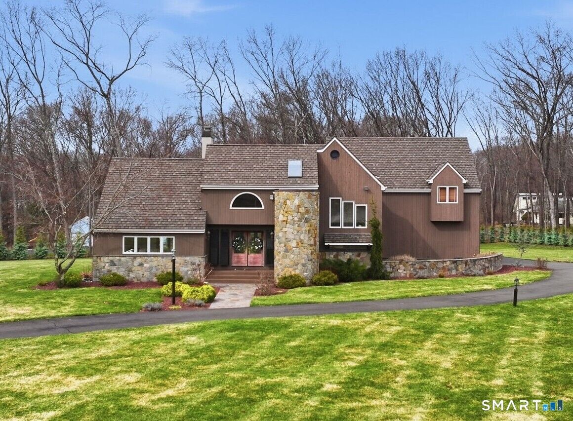 Property Photo:  28 East Ridge Court  CT 06410 