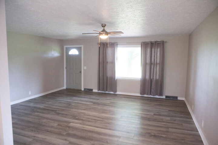 Property Photo: 18627 Farm Rd 1075 MO 65647