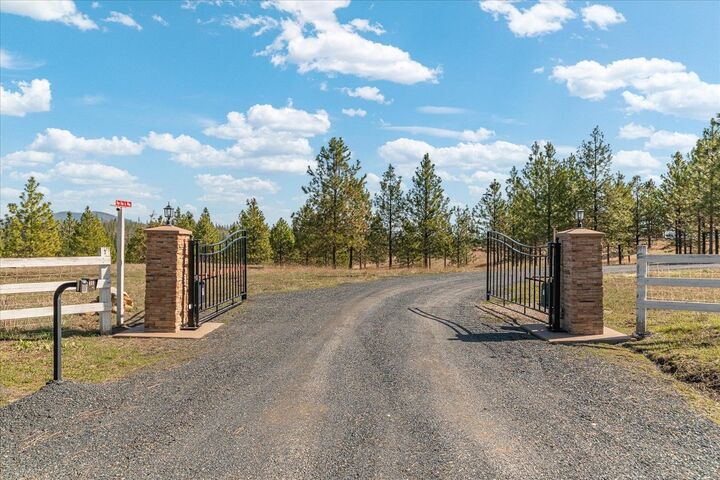 Property Photo:  5205 Allen Rd  WA 99173 
