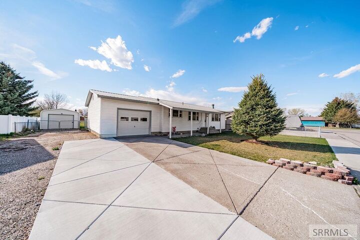 Property Photo:  805 N Farnsworth Drive  ID 83401 