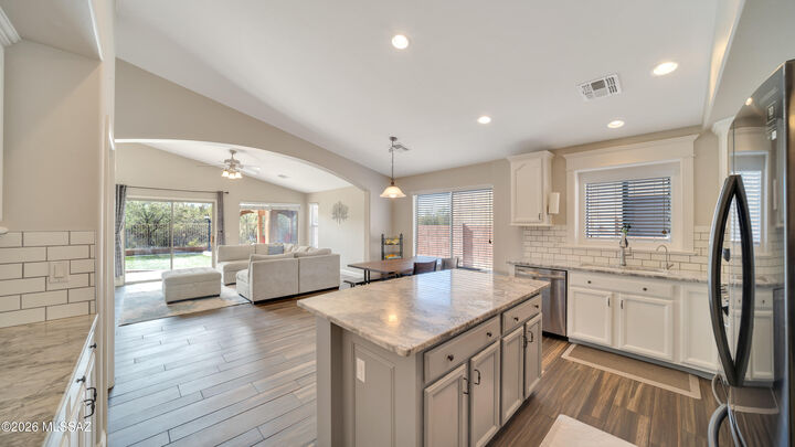 Property Photo: 17180 S Scarlet Cliff Place AZ 85641