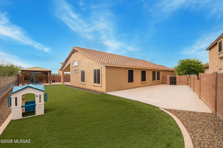 Property Photo:  17180 S Scarlet Cliff Place  AZ 85641 