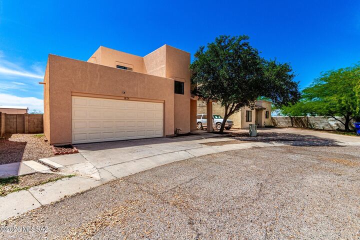 Property Photo:  1624 E Calle Grandiosa  AZ 85706 