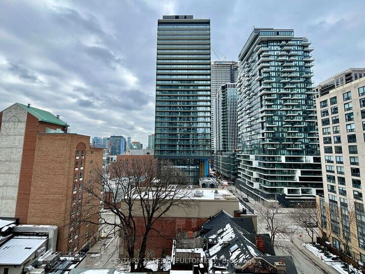 Property Photo:  65 Mutual Street 802  ON M5B 2A9 