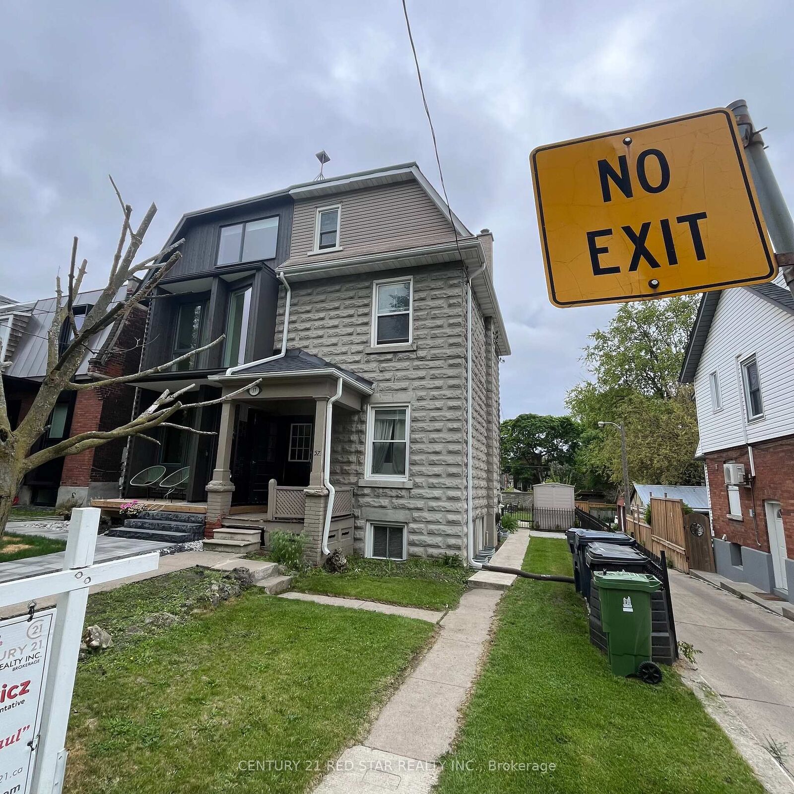 Photo de la propriété:  57 Humberside Avenue  ON M6P 1J6 