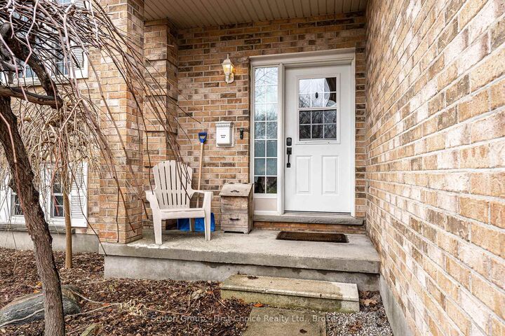 Property Photo: 27 McQueen Court ON N4Z 1H5