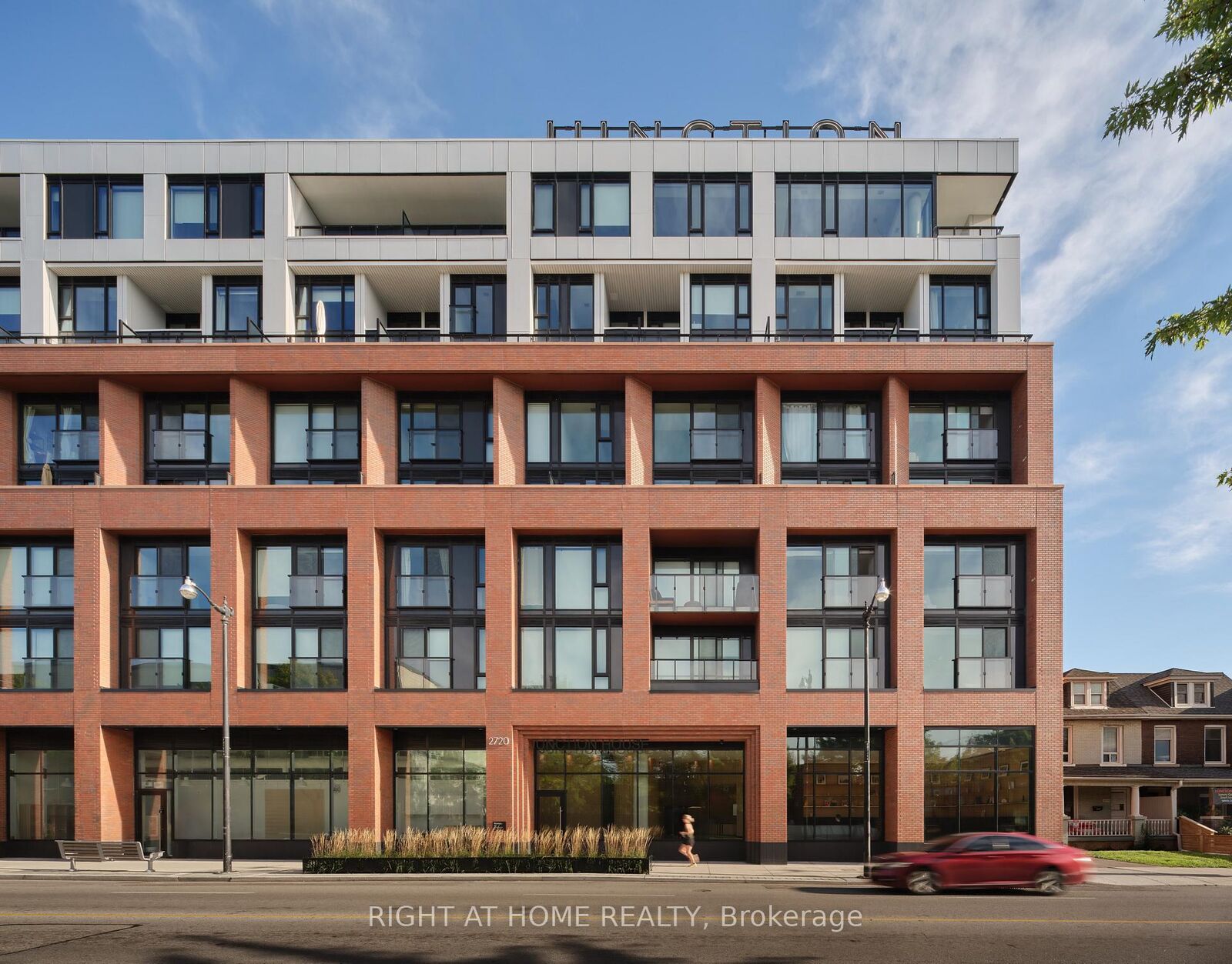 Property Photo: 2720 Dundas Street W 607 ON M6P 1Y2