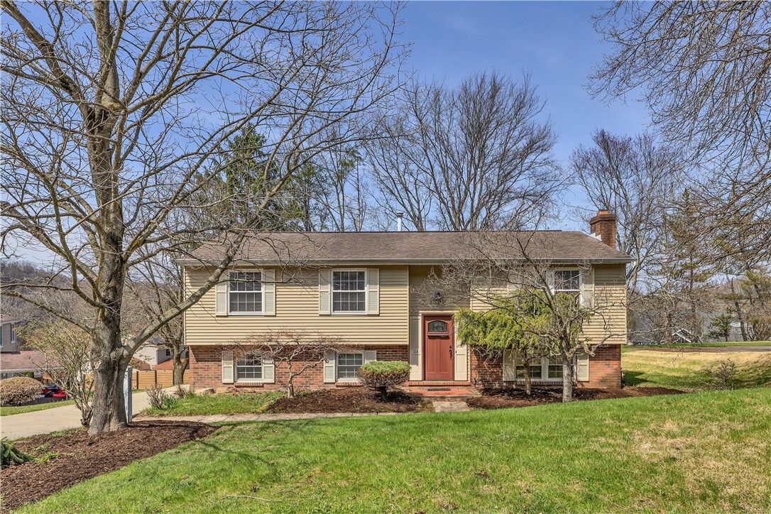 Property Photo: 118 Wiltshire Circle PA 15146