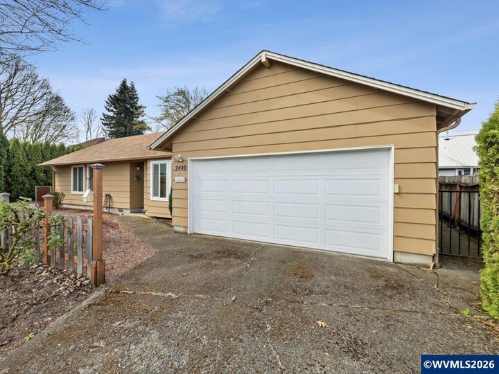 Property Photo:  2440 Railroad Ct SE  OR 97322 