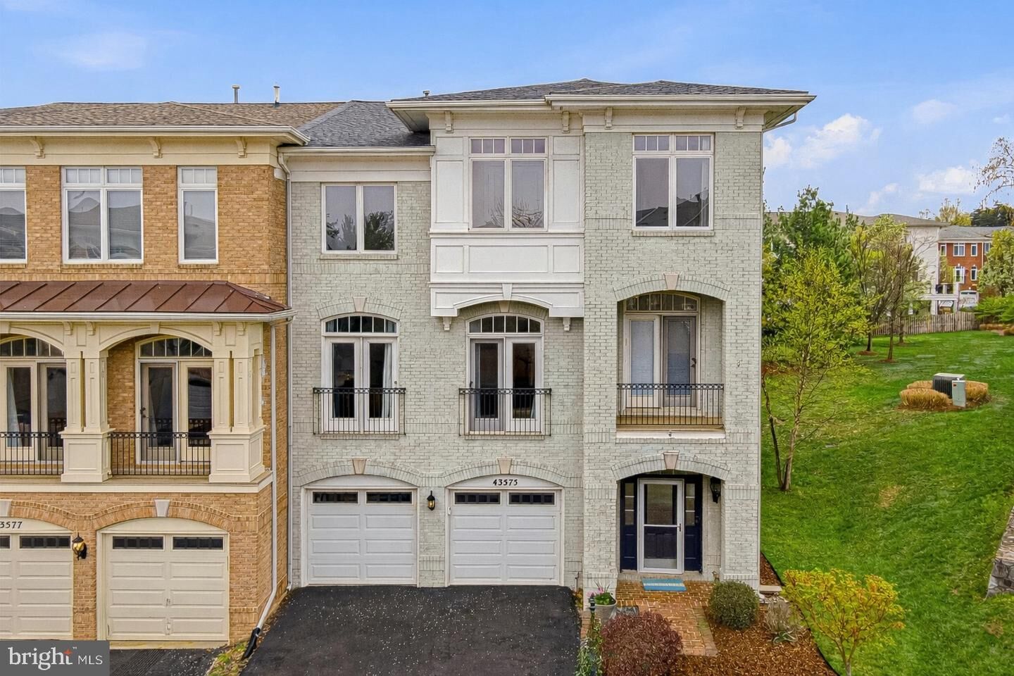 Property Photo:  43575 Purple Aster Terrace  VA 20176 