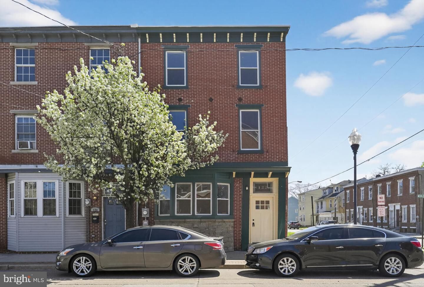 Property Photo:  122 N King Street  NJ 08030 