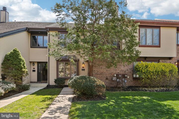 Property Photo:  18 Bennington Place  PA 18940 