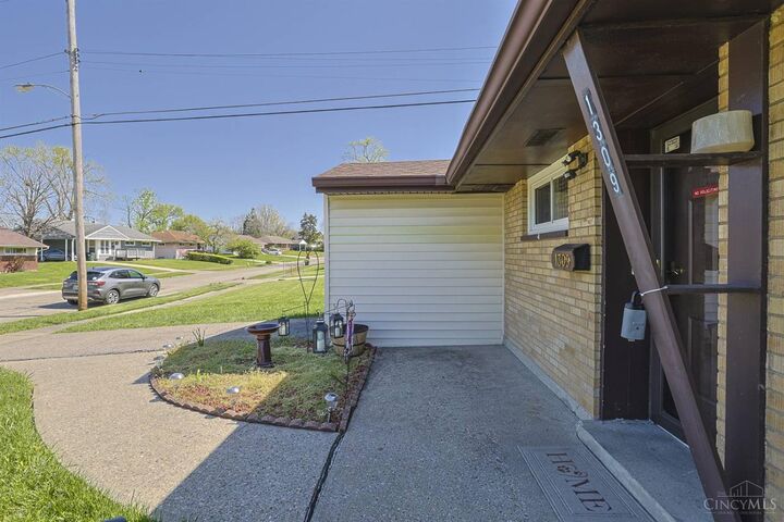 Property Photo:  1309 Aldrich Avenue  OH 45231 