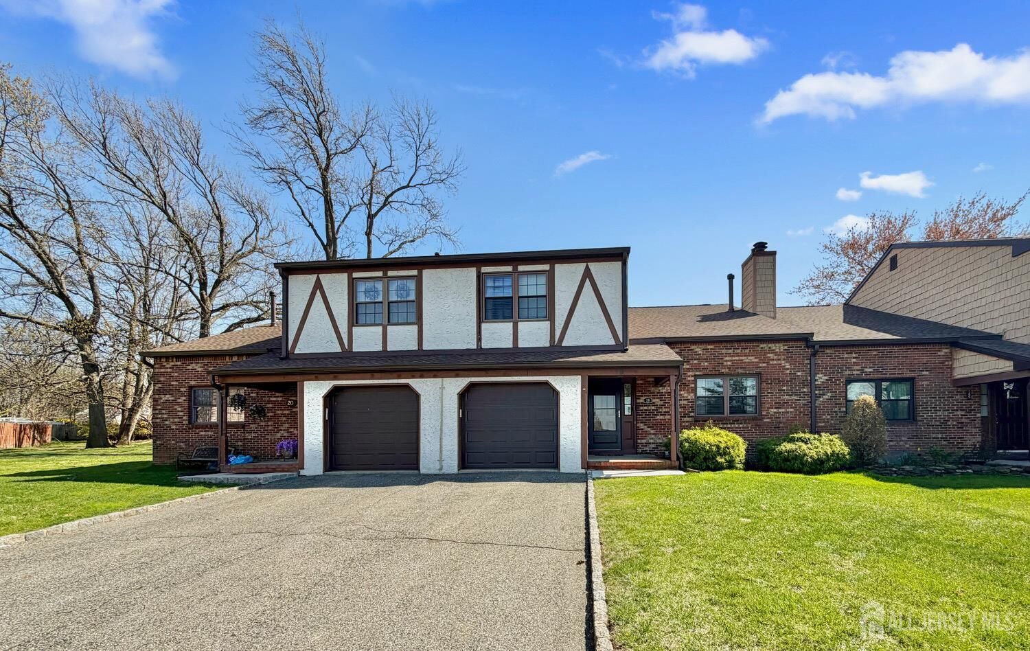 Property Photo:  19 Wellington Court  NJ 08872 