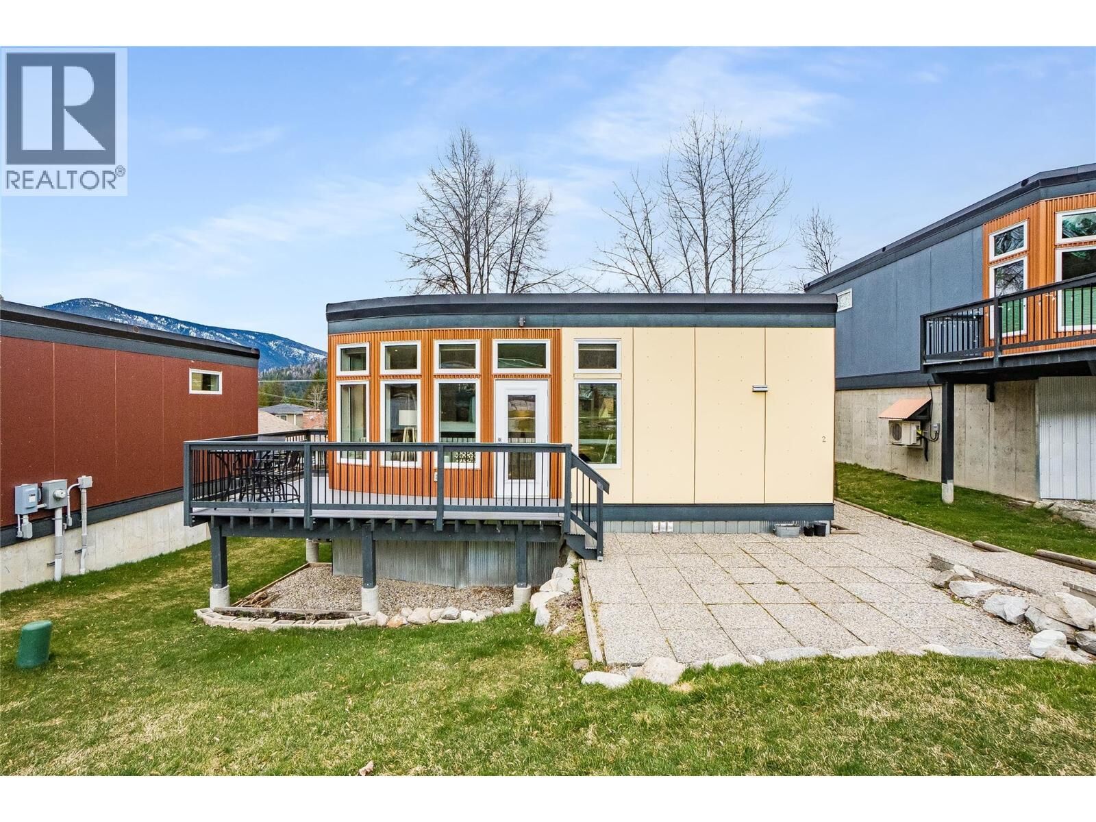 Property Photo:  1517 Crease Avenue 2  BC V1L 1A5 