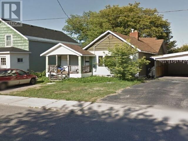 39 Grosvenor Ave — photo 1