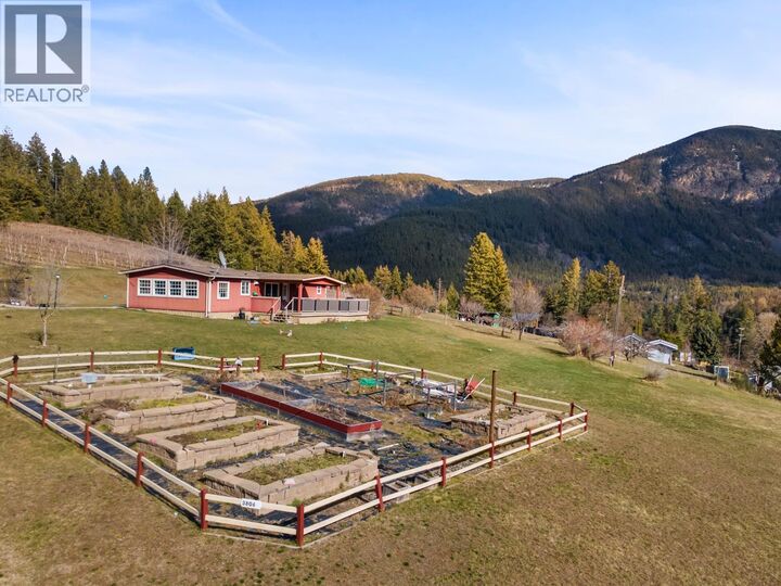 Property Photo: 3806 38th Avenue BC V0B 1G1