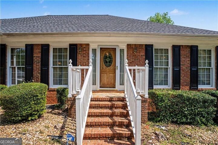 Property Photo: 1329 Saxony Drive SE GA 30013