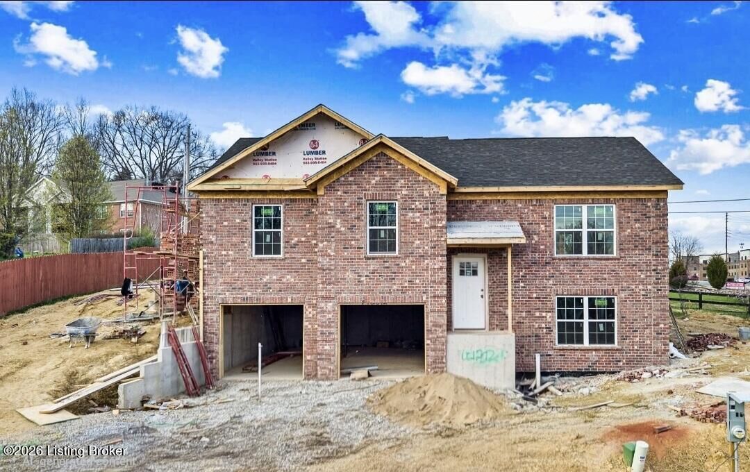 Property Photo: 2125 Churchdown Ln KY 40214