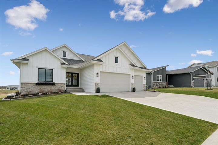 Property Photo:  40 NW Valleyview Drive  IA 50263 