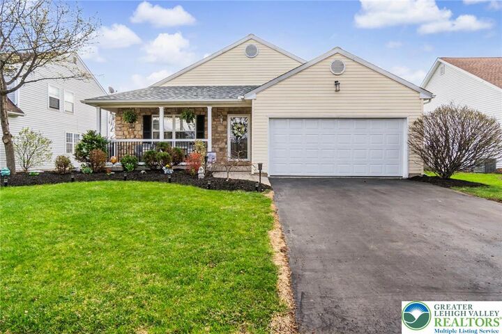 Property Photo:  1928 Vintage Drive  PA 18045 