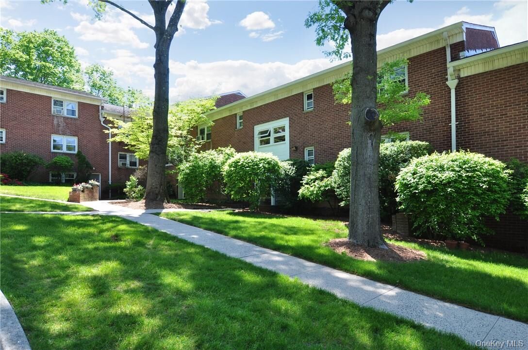 Property Photo:  140 N Broadway M-4  NY 10533 