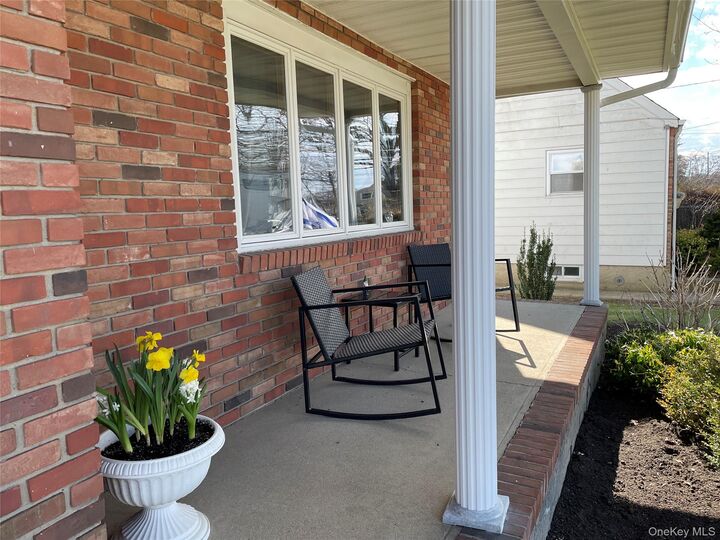 Property Photo:  152 N Fulton Avenue  NY 11757 