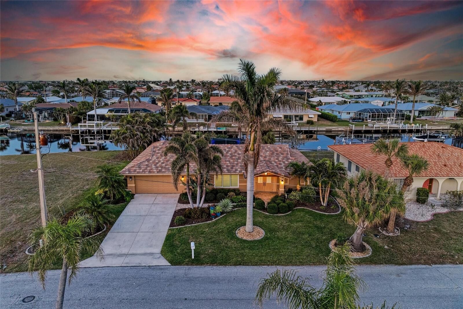 Property Photo: 2358 El Cerito Court FL 33950