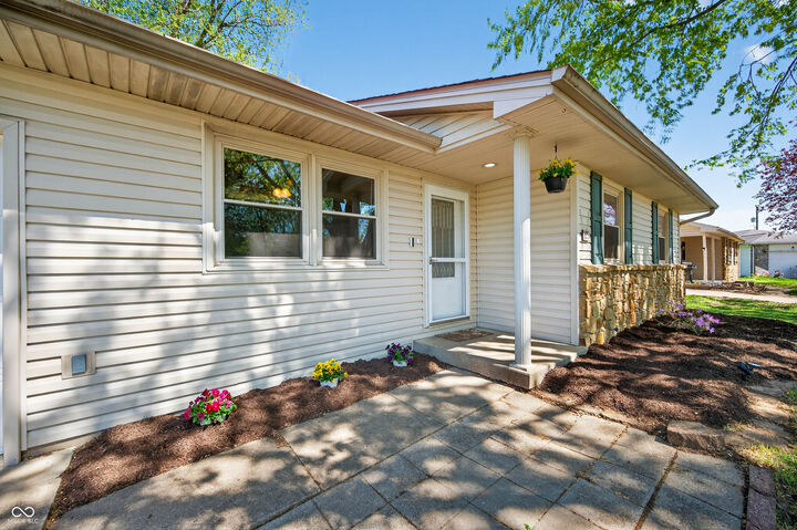 Property Photo:  425 Skaggs Court  IN 47274 