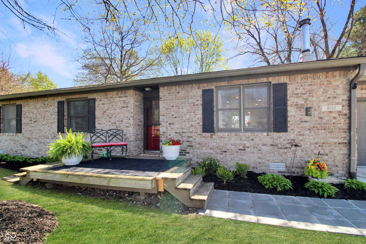 Property Photo:  8135 E County Road 700 N  IN 46112 