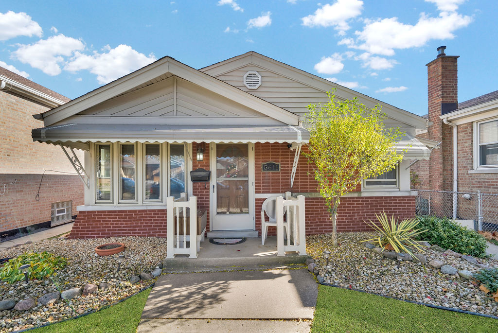 Property Photo:  5611 S Monitor Avenue  IL 60638 