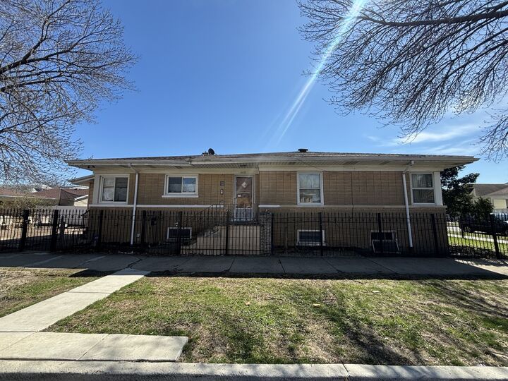 Property Photo:  6601 S Francisco Avenue  IL 60629 