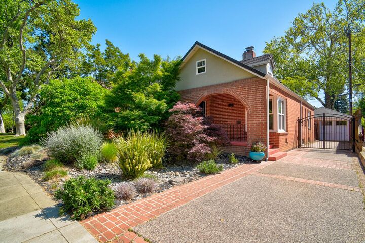 Property Photo:  905 47th Street  CA 95819 