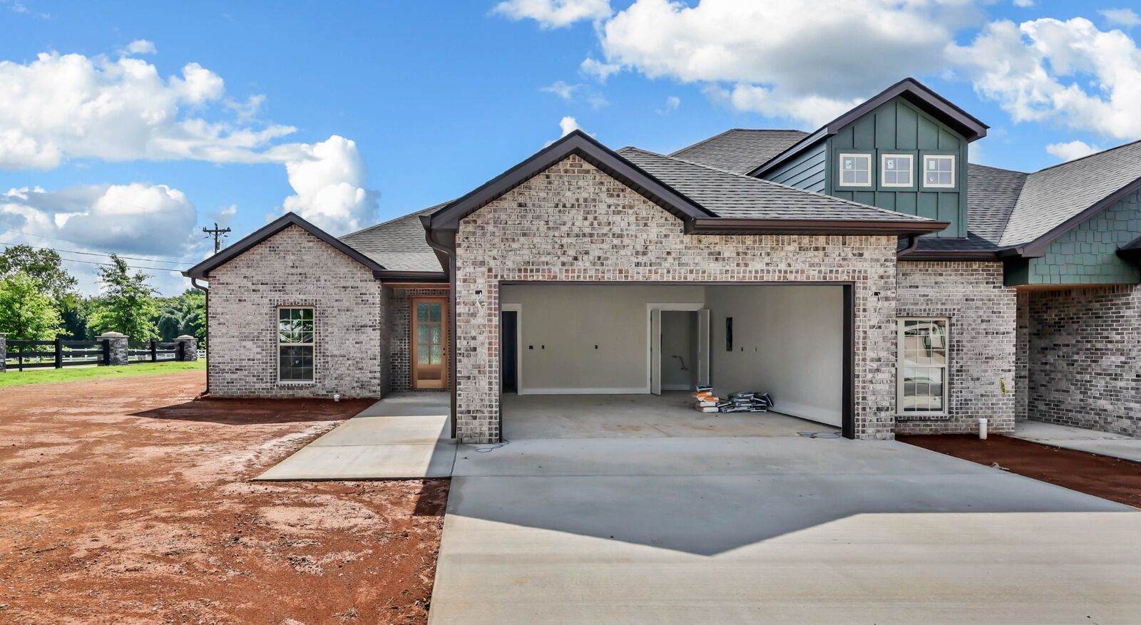 Property Photo: 1101 Veridian Dr TN 37043