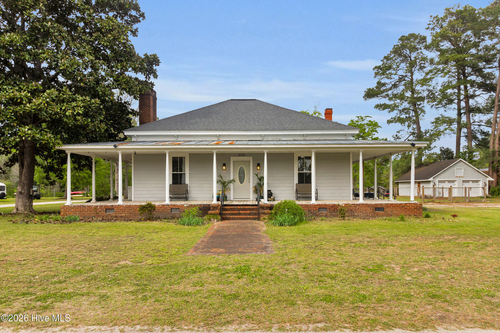 Property Photo:  308 Pollock Street  NC 28573 