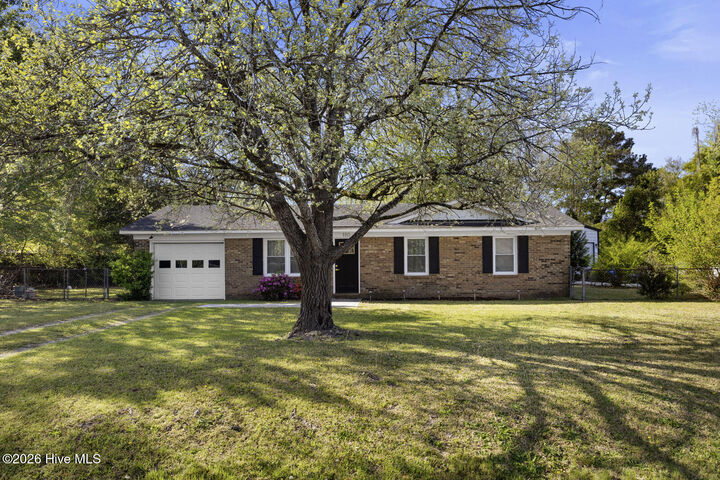 Property Photo:  110 Linville Drive  NC 28429 
