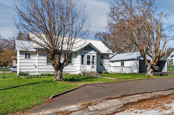 Property Photo:  601 N Kruger St  WA 99109 