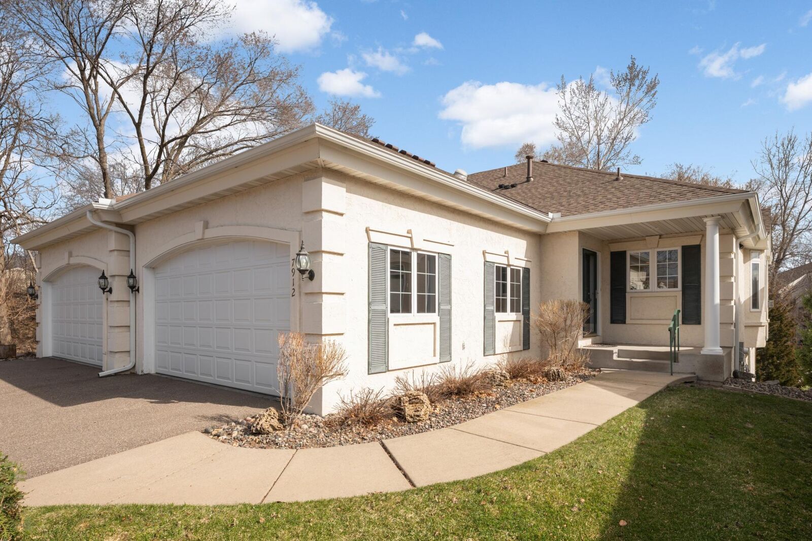 Property Photo:  7912 Victoria Curve  MN 55426 