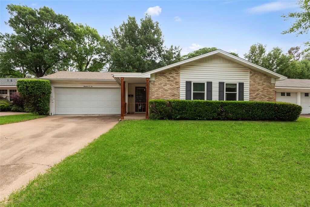 Property Photo:  1905 Easy Street  TX 76013 