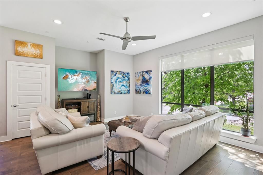 Property Photo:  4407 Munger Avenue 1  TX 75204 