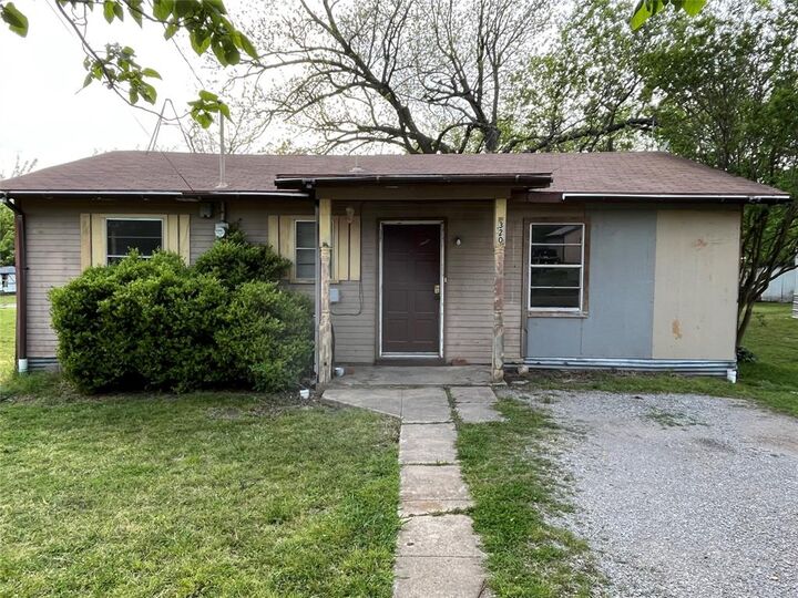 Property Photo: 320 S Manson Street TX 75496