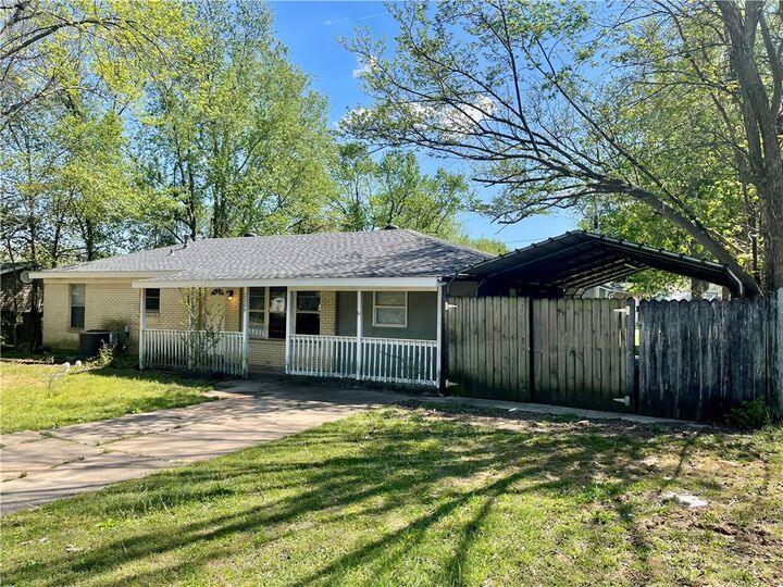 Property Photo: 2209 Sycamore Place AR 72762