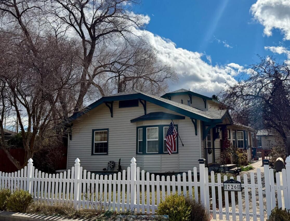 Property Photo:  726 NW Birch Avenue  OR 97756 